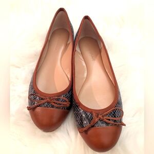 Women's banana‎ Republic ballet flats size 8